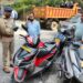 कैंची धाम में ट्रैफिक नियम तोड़ने वालों पर पुलिस की सख्ती, 12 दोपहिया टैक्सी वाहन सीज