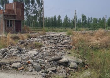 अवैध कॉलोनाइजरों पर प्राधिकरण का बुलडोजर, 7 एकड़ में विकसित की जा रही कॉलोनी ध्वस्त