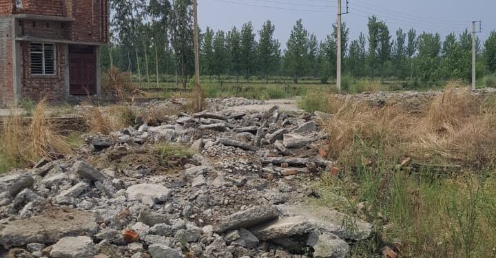 अवैध कॉलोनाइजरों पर प्राधिकरण का बुलडोजर, 7 एकड़ में विकसित की जा रही कॉलोनी ध्वस्त