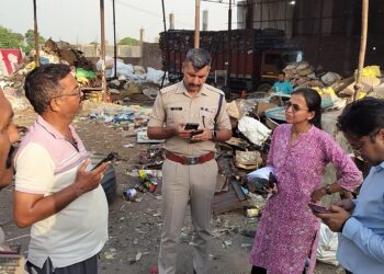 फायर एनओसी के बिना चल रहे प्रतिष्ठानों पर प्रशासन का शिकंजा, सीलिंग की कार्रवाई शुरू
