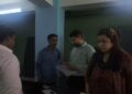 आरटीओ कार्यालय के बाहर चला प्रशासन का डंडा, अवैध गतिविधियों पर कार्रवाई, एक वाहन सीज, 14 के चालान