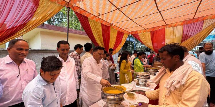 भगत दा के जन्मदिवस पर उमड़ा जनसैलाब, महापौर गजराज बिष्ट ने किया विशाल भंडारे का आयोजन