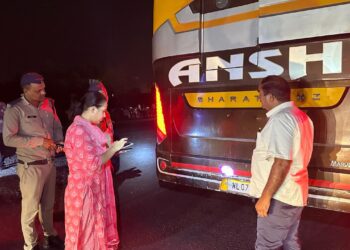 लक्जरी स्लीपर बसों पर परिवहन विभाग का शिकंजा, 12 बसें सीज और 80 के चालान