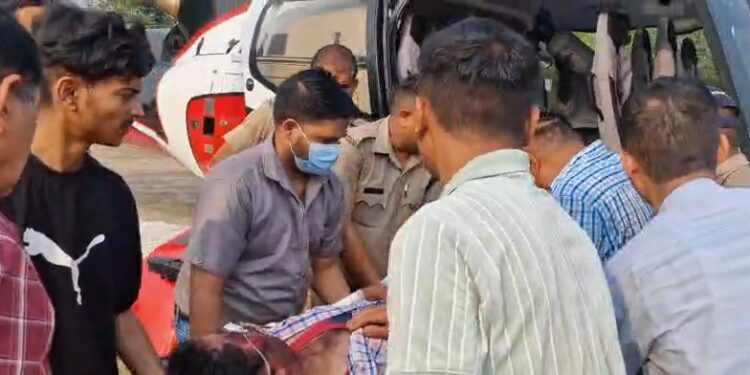 लमगड़ा में दर्दनाक सड़क हादसा: खाई में गिरी कार, चार की मौत, दो घायलों को हेलीकॉप्टर से हल्द्वानी लाया गया