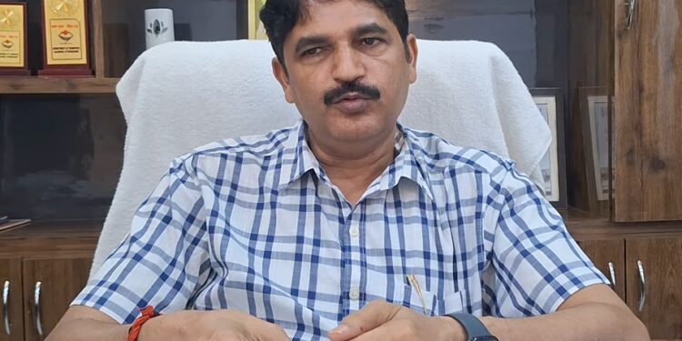 नाबालिगों की ड्राइविंग पर सख्ती, बिना हेलमेट छात्रों को स्कूल में नहीं मिलेगा प्रवेश