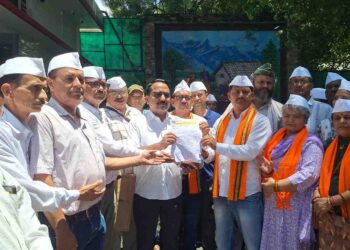 चित्रेश्वर महादेव मंदिर में अवैध निर्माण का आरोप, पहाड़ी समाज ने प्रशासन को दिया 15 दिन का अल्टीमेटम