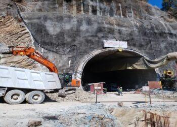 सिल्क्यारा टनल में बड़ा हादसा, शॉटक्रीट लाइनिंग का हिस्सा गिरने से श्रमिक की मौत
