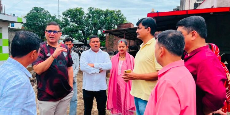 राजपुरा गौशाला की बदहाल व्यवस्था पर भड़के विधायक सुमित हृदयेश, अधिकारियों को दिए तत्काल सुधार के निर्देश