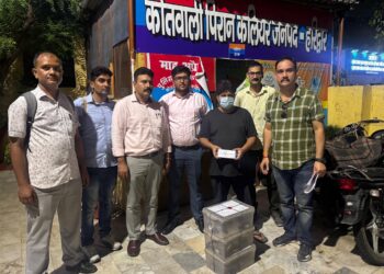 कॉस्मेटिक दुकान की आड़ में चल रहा था नशे का कारोबार, एसटीएफ ने कोडीन सिरप और ट्रामाडोल कैप्सूल के साथ आरोपी दबोचा