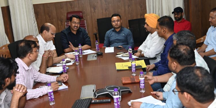 मानसून में नहीं चलेंगे गड्ढों वाले बहाने, हल्द्वानी की सड़कों पर 24 घंटे निगरानी, अफसरों को त्वरित कार्रवाई के निर्देश