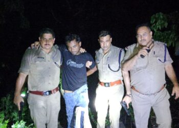 पुलिस मुठभेड़: दुष्कर्म के बाद महिला की हत्या का आरोपी पैर में गोली लगने से गिरफ्तार, दूसरा फरार