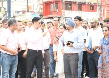 230 करोड़ की सड़क-ड्रेनेज परियोजनाओं में देरी पर भड़के कुमाऊं आयुक्त