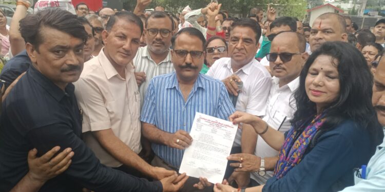 टीईटी अनिवार्यता खत्म करने और पुरानी पेंशन बहाली की मांग तेज, शिक्षकों ने सरकार को भेजा ज्ञापन