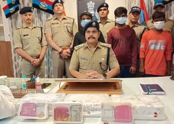 CCTV खंगालकर बाजपुर ज्वेलरी चोरी का खुलासा, 34 लाख के आभूषण बरामद, तीन शातिर चोर गिरफ्तार