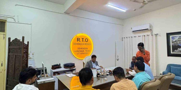RTO में नौकरी और वाहन नीलामी के नाम पर लाखों की ठगी का आरोप, फर्जी मोहर और जाली रसीदों से रचा गया खेल
