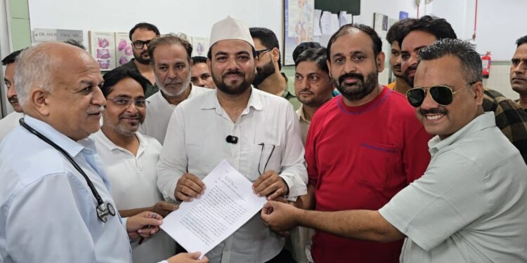 एसटीएच की बदहाल व्यवस्थाओं पर फूटा जनाक्रोश, सौंपा ज्ञापन