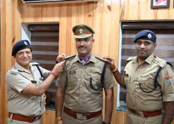 उपनिरीक्षक सुशील जोशी बने कोतवाल, एसएसपी ने कंधों पर सजाए सितारे