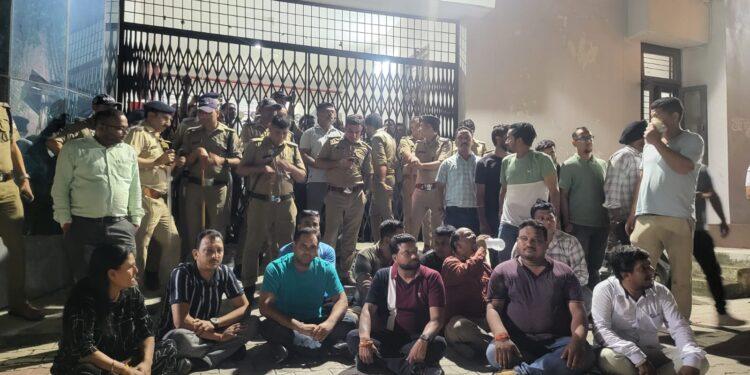 खत्म हुआ सितारगंज तहसील का गतिरोध: बंधक बनी विजिलेंस टीम रिहा, दोनों कर्मचारी भी छोड़े गए