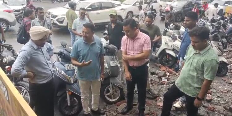 ऑरेंज अलर्ट के बीच हल्द्वानी में भारी बारिश का असर, जलभराव से निपटने के लिए नगर निगम और प्रशासन मैदान में उतरा