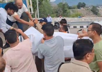 गोला पुल से छलांग लगाने वाले 17 वर्षीय छात्र का शव बरामद