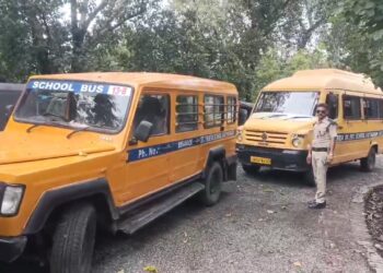 स्कूल खुलते ही आरटीओ की बड़ी कार्रवाई, 135 स्कूल बसों के चालान, 10 बसें सीज