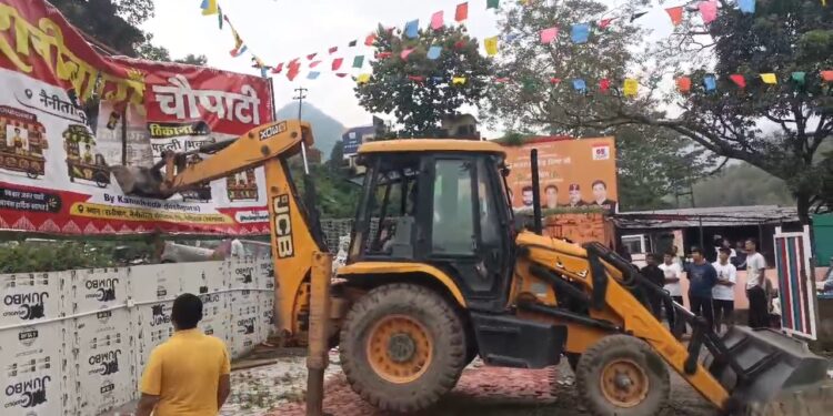 चित्रशिला धाम में विवादित चौपाटी पर चला प्रशासन का बुलडोजर, क्षेत्र सील