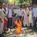 दिल्ली में छात्रों पर लाठीचार्ज के विरोध में हल्द्वानी में प्रदर्शन, फूंका पुतला