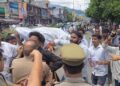छात्रों का उबाल: हल्द्वानी में केंद्रीय शिक्षा मंत्री की अर्थी लेकर निकले छात्र, पुलिस से धक्का-मुक्की के बीच जमकर हंगामा
