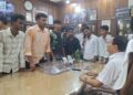 एमबीपीजी कॉलेज में सीटों को लेकर छात्रों का हंगामा, पुतला फूंका