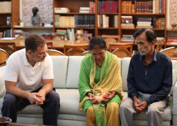 अंकिता भंडारी केस फिर गरमाया, राहुल गांधी ने उठाए ‘VIP’ को लेकर सवाल, परिवार से मुलाकात के बाद सरकार पर साधा निशाना