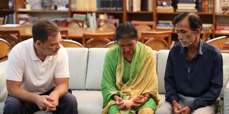 अंकिता भंडारी केस फिर गरमाया, राहुल गांधी ने उठाए ‘VIP’ को लेकर सवाल, परिवार से मुलाकात के बाद सरकार पर साधा निशाना