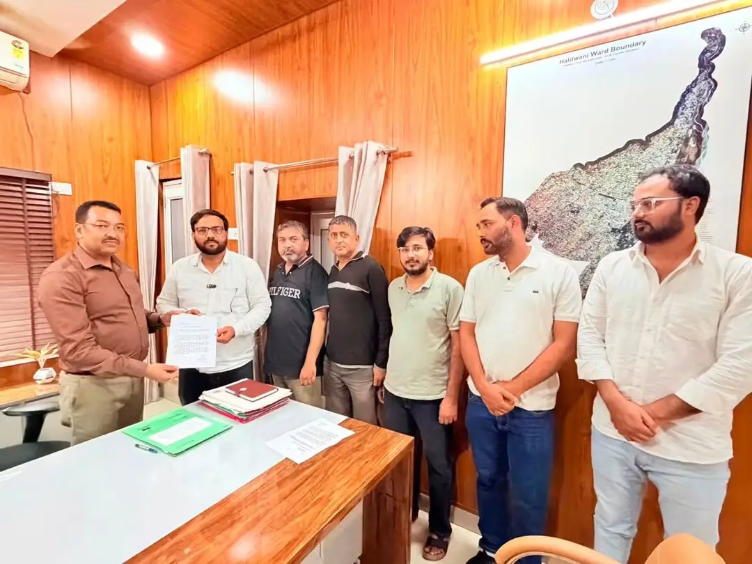 विधायक शिव अरोड़ा के कथित बयान पर बवाल, प्रधानमंत्री के नाम सौंपा ज्ञापन