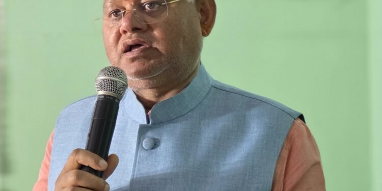 एसएसपी कार्यालय में कथित अभद्रता पर सुरेश भट्ट का हमला, बोले- लोकतंत्र के लिए दुर्भाग्यपूर्ण