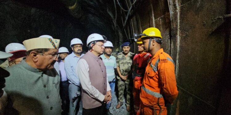 टीएचडीसी टनल हादसा: सीएम धामी खुद टनल के अंदर पहुंचे, रेस्क्यू अभियान का लिया जायजा