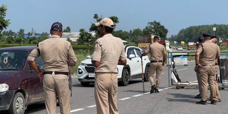 ट्रैफिक नियम तोड़ने वालों पर पुलिस का शिकंजा, 7 दिन में 3,985 चालान, 134 वाहन सीज
