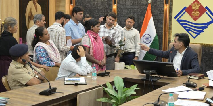 DM का सख्त रुख:  अवैध फैक्ट्री होगी सील, सरकारी जमीन पर कब्जे और चार मंजिला निर्माण की होगी जांच, आपदा कार्यों में कथित गड़बड़ी पर 7 दिन में रिपोर्ट तलब