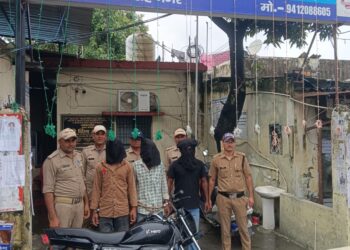 जुलूस के दौरान हथियार लहराने वालों पर पुलिस का शिकंजा, छह गिरफ्तार