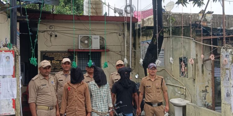 जुलूस के दौरान हथियार लहराने वालों पर पुलिस का शिकंजा, छह गिरफ्तार