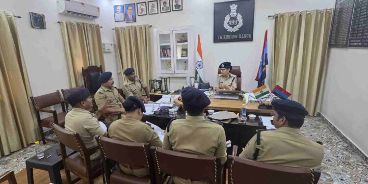 अपराध नियंत्रण पर आईजी कुमाऊं सख्त, लंबित मामलों के शीघ्र निस्तारण और तकनीकी पुलिसिंग पर जोर