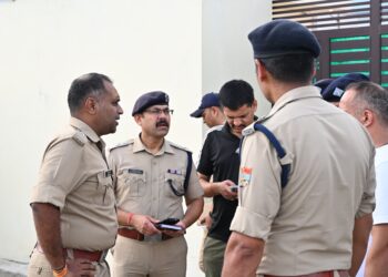 गोरापड़ाव में नकाबपोशों की लूट से हड़कंप, खुद को SOG कर्मचारी बताकर लोगों को धमकाया, SSP ने किया निरीक्षण