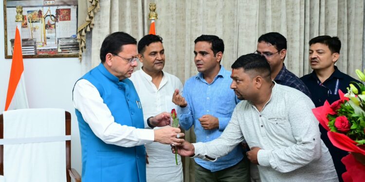 उपनल कर्मचारियों की 30 साल पुरानी पीड़ा पर सीएम धामी से गुहार,  सौंपा 8 सूत्रीय ज्ञापन