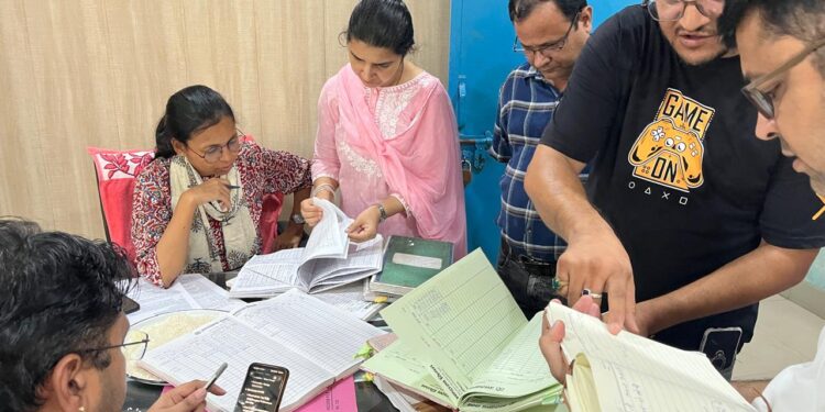 खाद्य गोदाम में SDM का छापा, राशन की गुणवत्ता परखी, लिए गए सैंपल