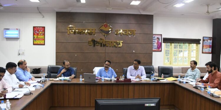 निजी स्कूलों की फीस पर प्रशासन सख्त, शिकायतों की जांच और निस्तारण के निर्देश