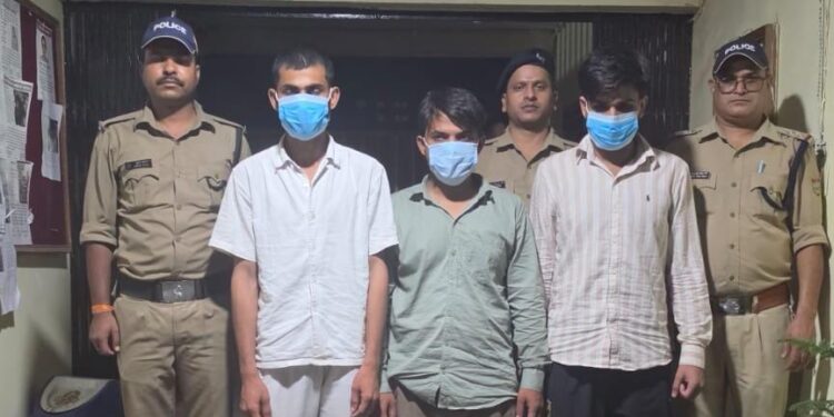 दूध पीने की शर्त बनी जानलेवा, कांच के दरवाजे से टकराकर युवक की मौत