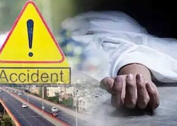 पलटा कंटेनर, नीचे दबकर 19 वर्षीय मजदूर की मौत