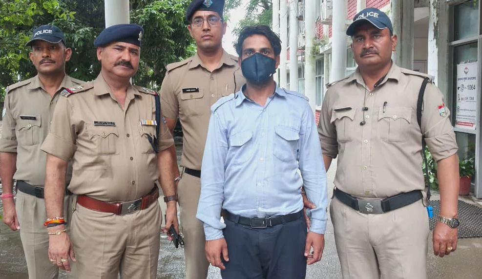 12 घंटे में खुला 72 वर्षीय वृद्धा की हत्या का राज, घर का नौकर ही निकला कातिल