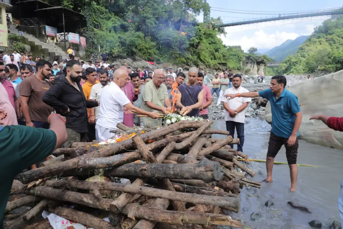 नम आंखों से दी गई जिला सूचना अधिकारी गिरिजा शंकर जोशी को अंतिम विदाई