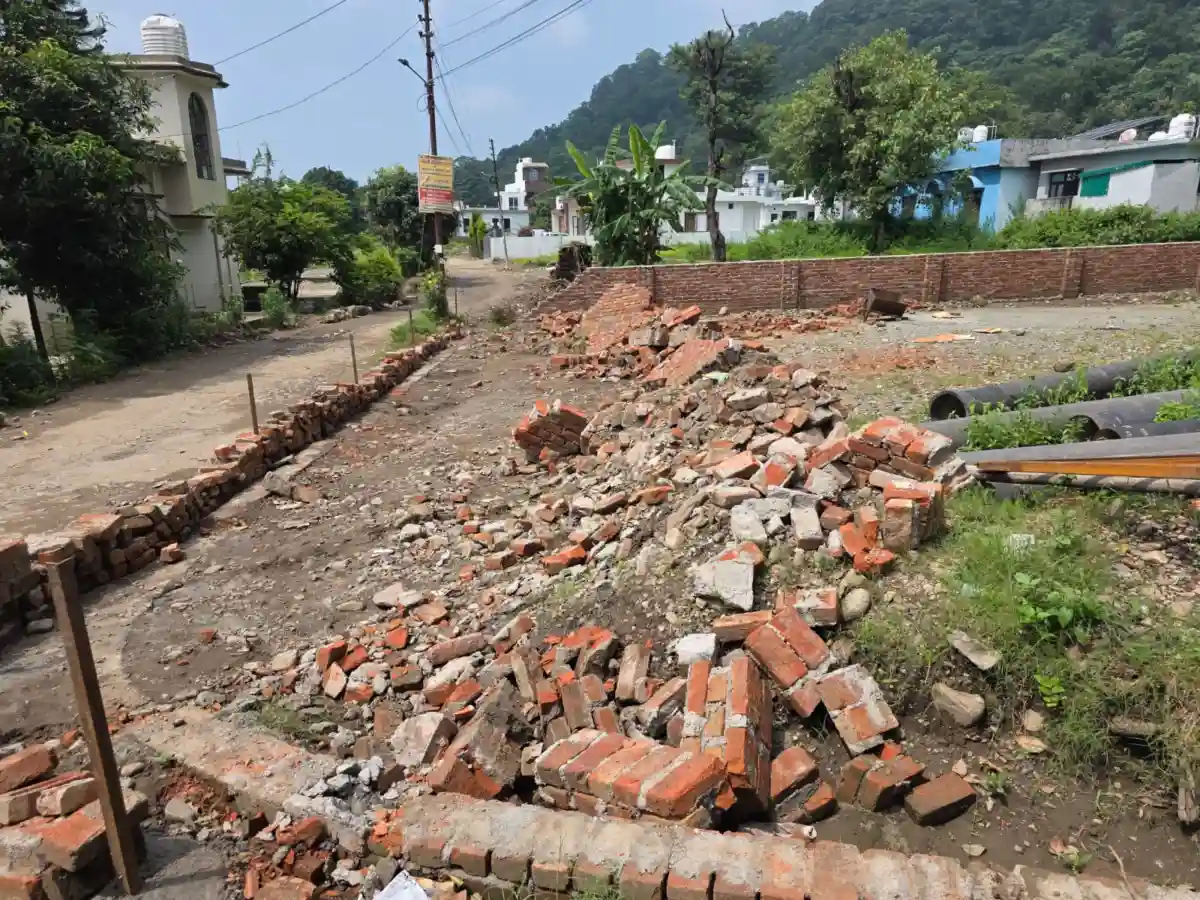 मल्ला चौफुला की जर्जर सड़क को लेकर पार्षद ने उठाई आवाज, सीसी सड़क निर्माण जल्द शुरू कराने की मांग
