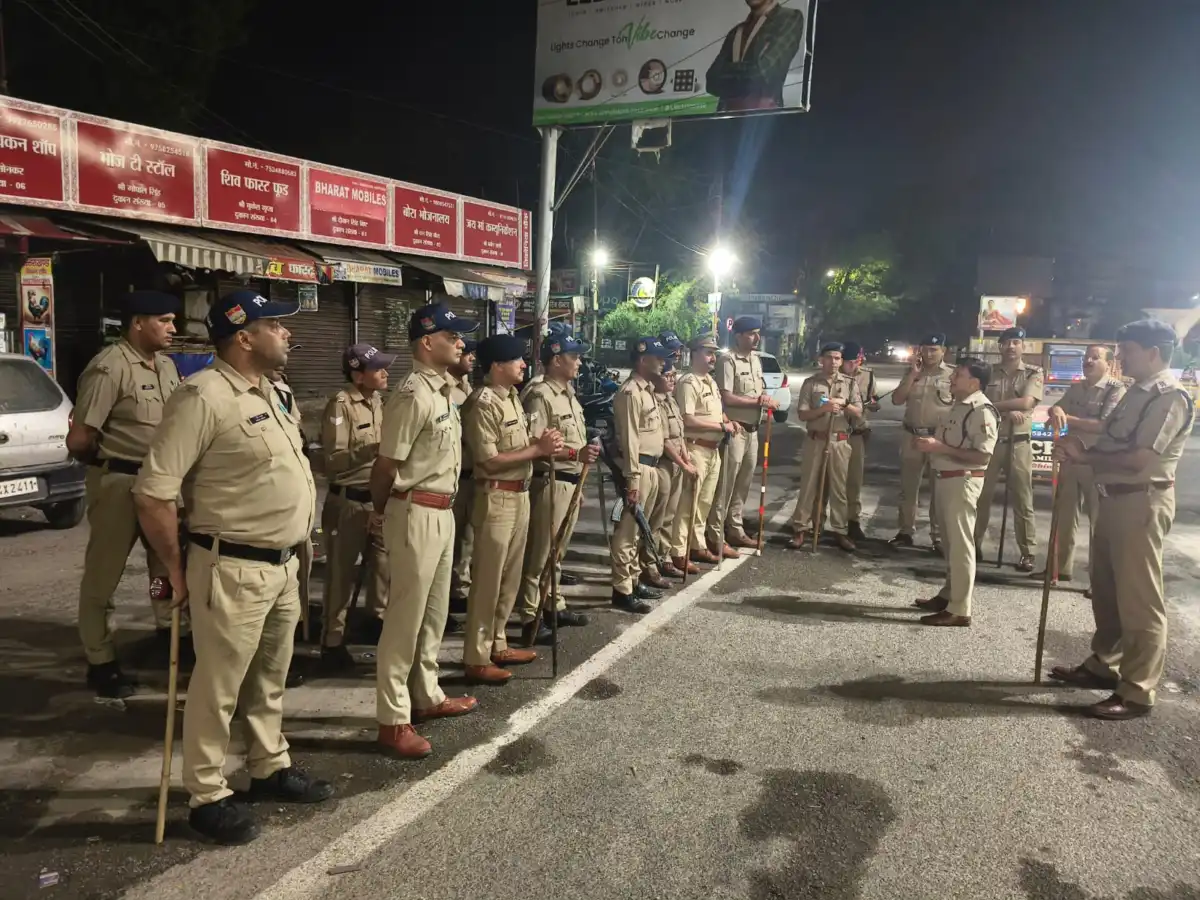 शराब के नशे में खतरनाक तरीके से स्कॉर्पियो दौड़ा रहा चालक पकड़ा, वाहन सीज