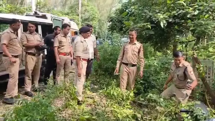 टांडा रोड पर दर्दनाक हादसा, पेड़ से टकराई बाइक, दो युवकों की मौत